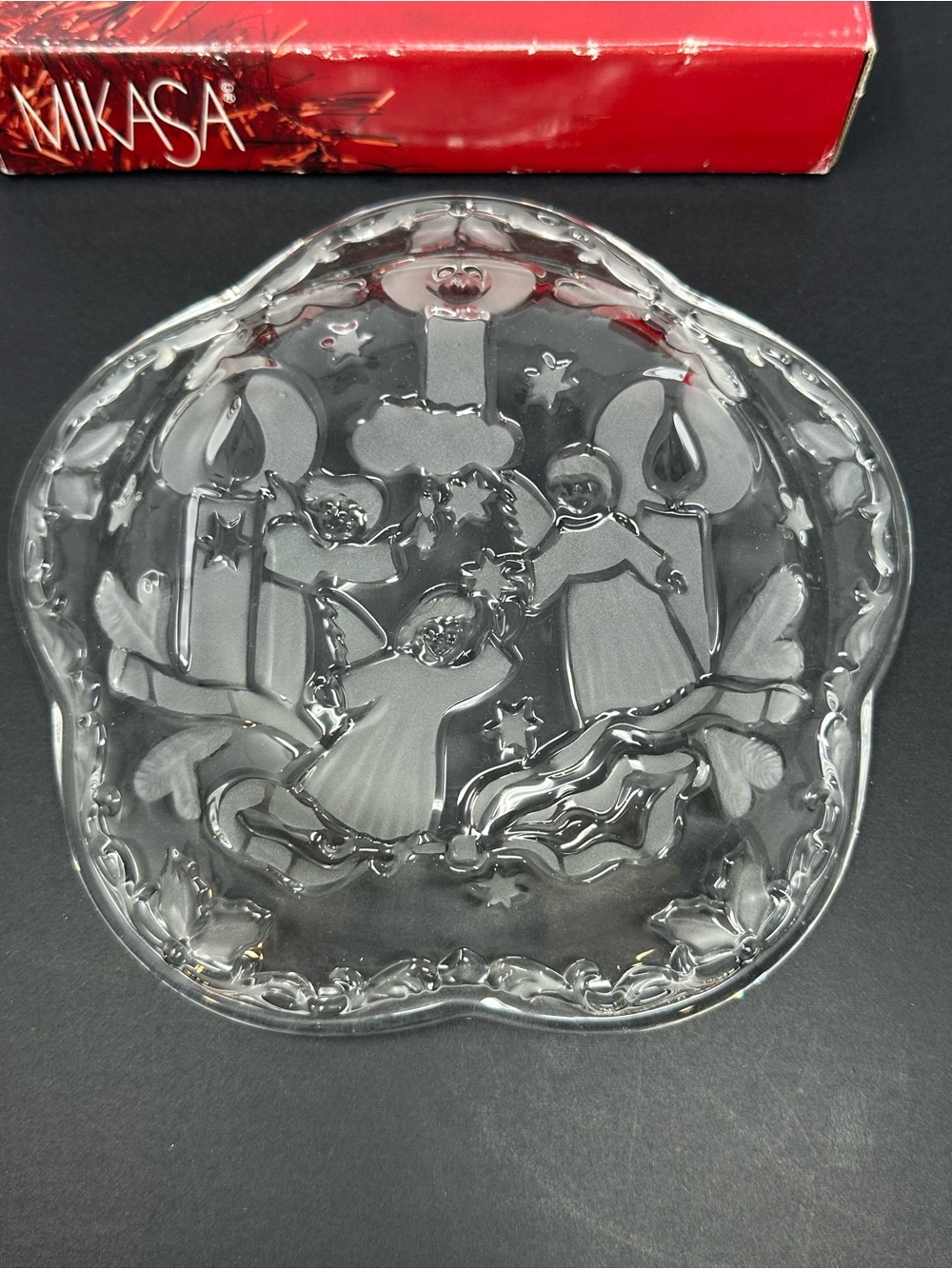 Mikasa Celebrations Holiday Lights Collection Bon Bon Glass Plate 8.25" B0
